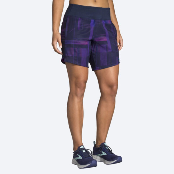 شورت ورزشی زنانه بروکس Brooks Chaser 7" Short سرمه ای طرح دار