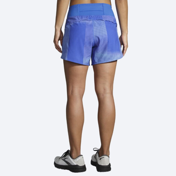 شورت ورزشی زنانه بروکس Brooks Chaser 5" Short آبی طرح دار