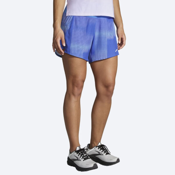 شورت ورزشی زنانه بروکس Brooks Chaser 5" Short آبی طرح دار