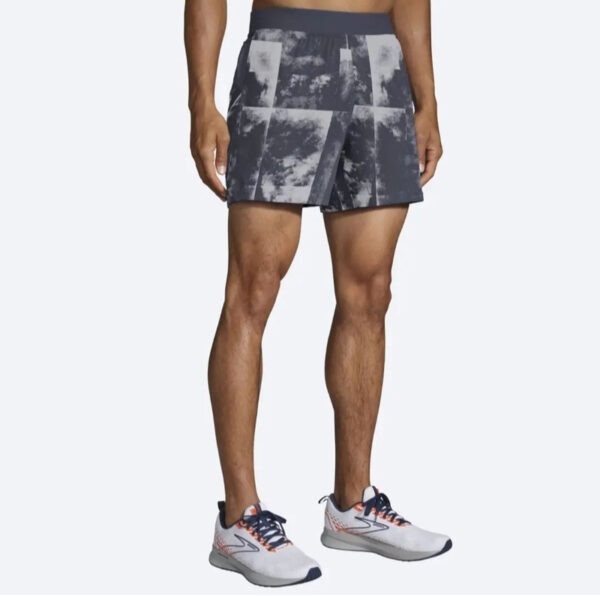 شورت ورزشی مردانه بروکس Brooks Sherpa 5" short طوسی طرح دار