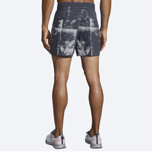 شورت ورزشی مردانه بروکس Brooks Sherpa 5" short طوسی طرح دار