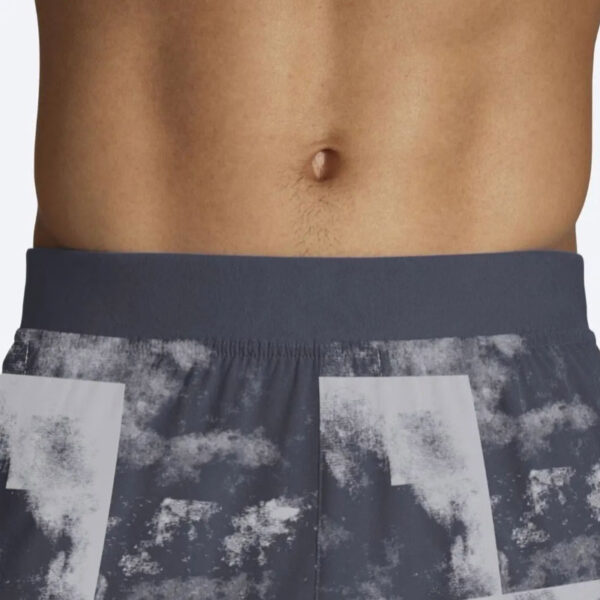 شورت ورزشی مردانه بروکس Brooks Sherpa 5" short طوسی طرح دار
