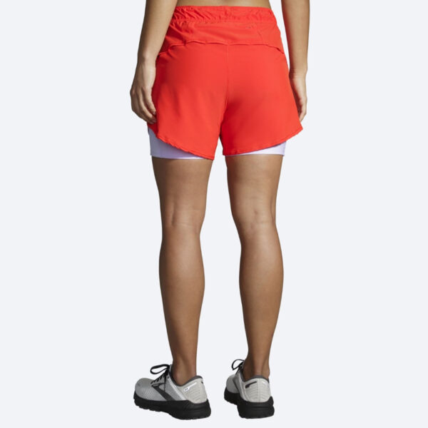 شورت ورزشی زنانه کشاله دار بروکس Brooks Chaser 5" 2-in-1 Short قرمز
