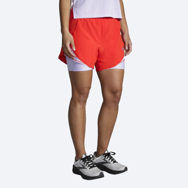 شورت ورزشی زنانه کشاله دار بروکس Brooks Chaser 5" 2-in-1 Short قرمز