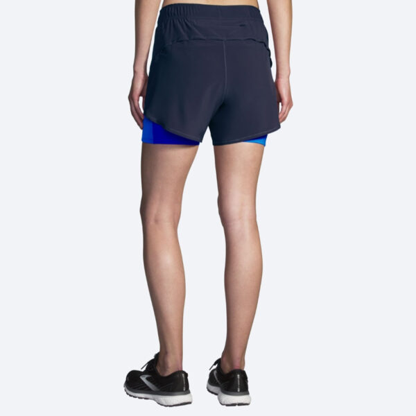 شورت ورزشی زنانه کشاله دار بروکس Brooks Chaser 5" 2-in-1 Short سرمه ای آبی
