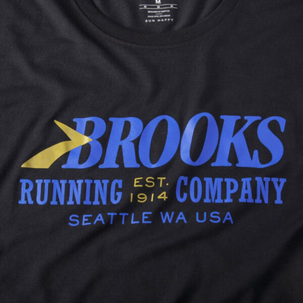 بلوز ورزشی مردانه بروکس Brooks Distance Long Sleeve مشکی طرح دار