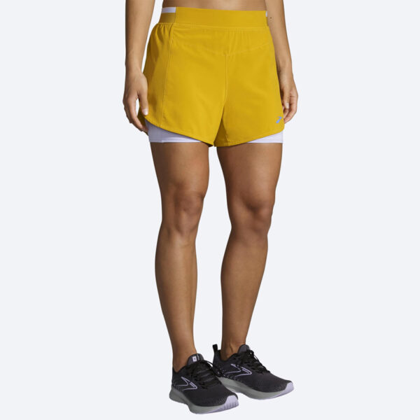 شورت ورزشی زنانه کشاله دار بروکس Brooks Run Within 4" 2-in-1 Short طلایی
