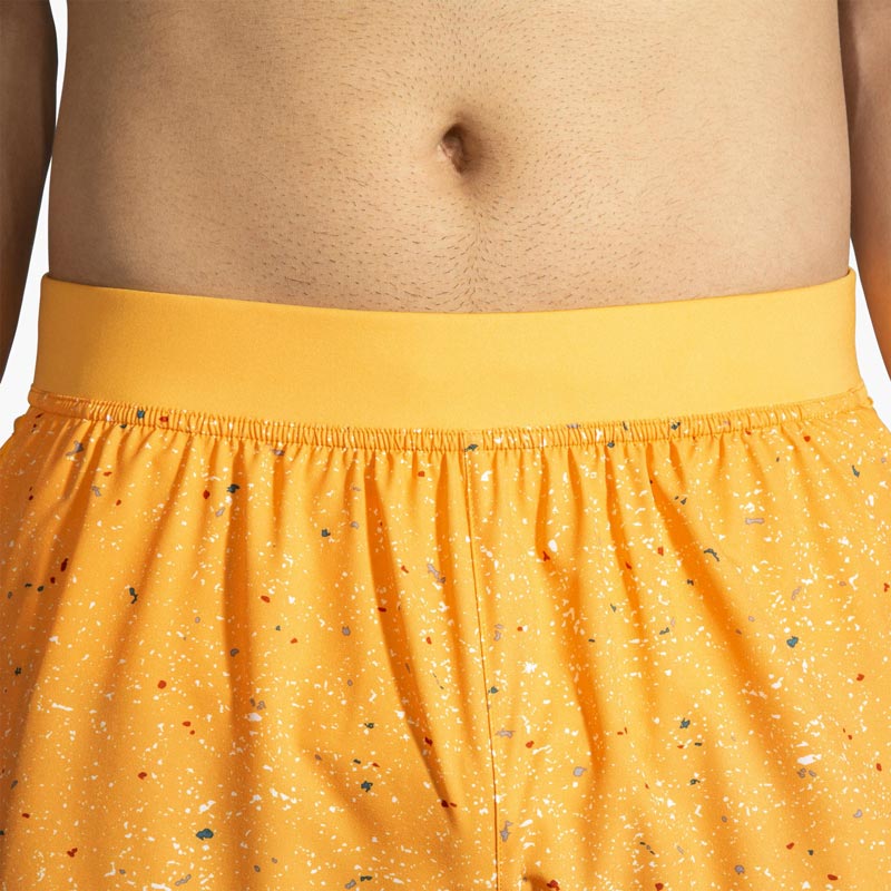 شورت ورزشی مردانه بروکس Brooks Sherpa 3" Split short زرد طرح دار