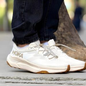 کفش تریل مردانه هوکا Hoka Running Shoes Transport کرمی روشن