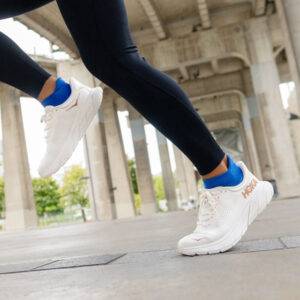 کفش رانینگ هوکا Hoka Running Shoes Arahi 7 سفید مسی