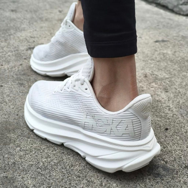 کفش رانینگ زنانه هوکا Hoka Running Shoes Clifton 9 02 سفید
